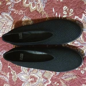 Eileen Fisher black mesh V flats size 10 - like new